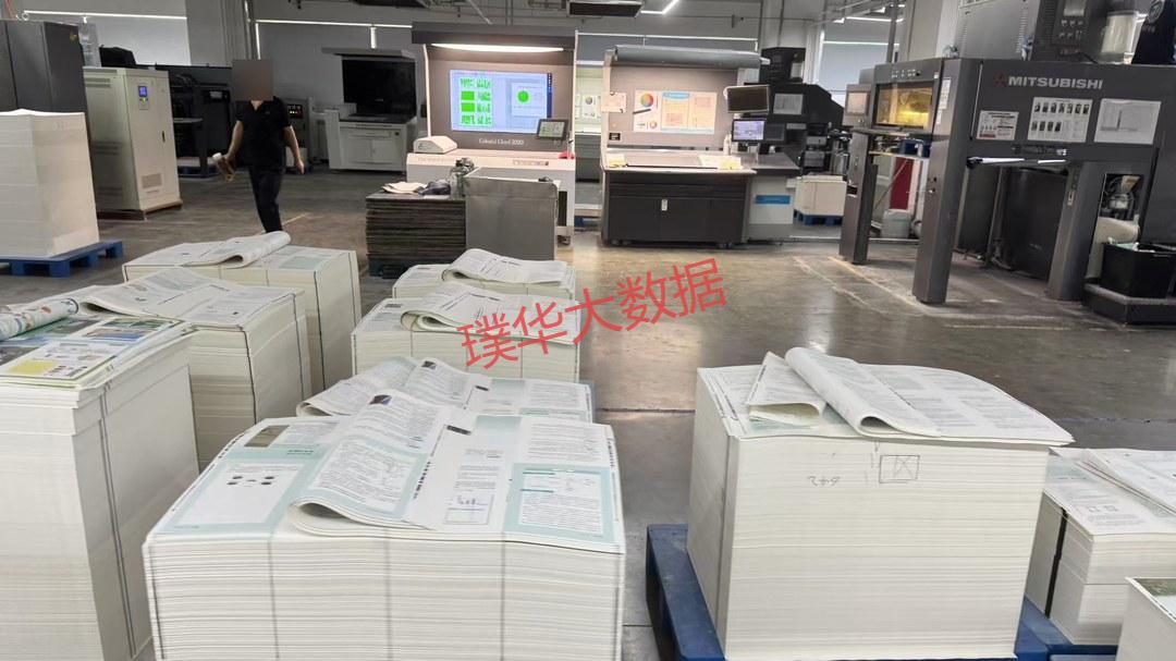 图 1　车间现场：机台排满、印张成垛